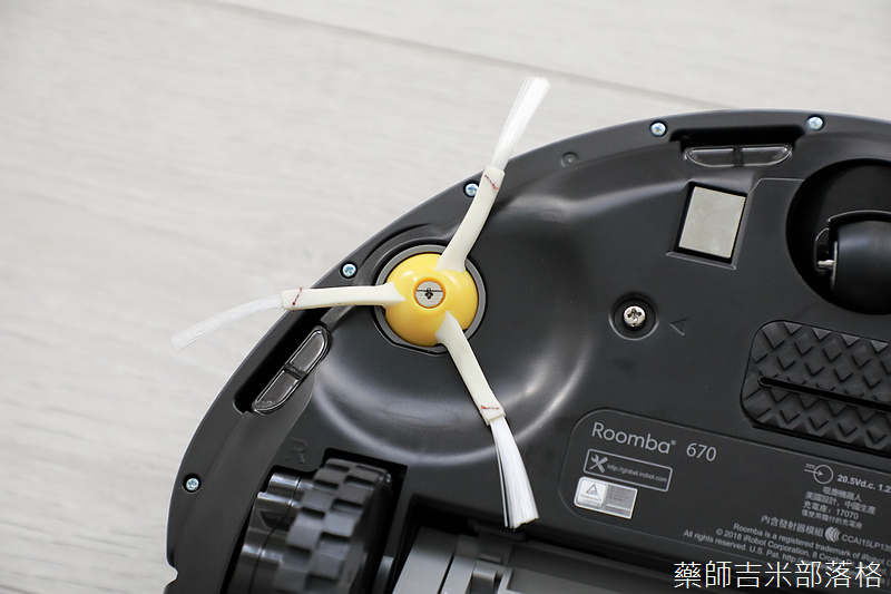 iRobot_Roomba670_072.jpg