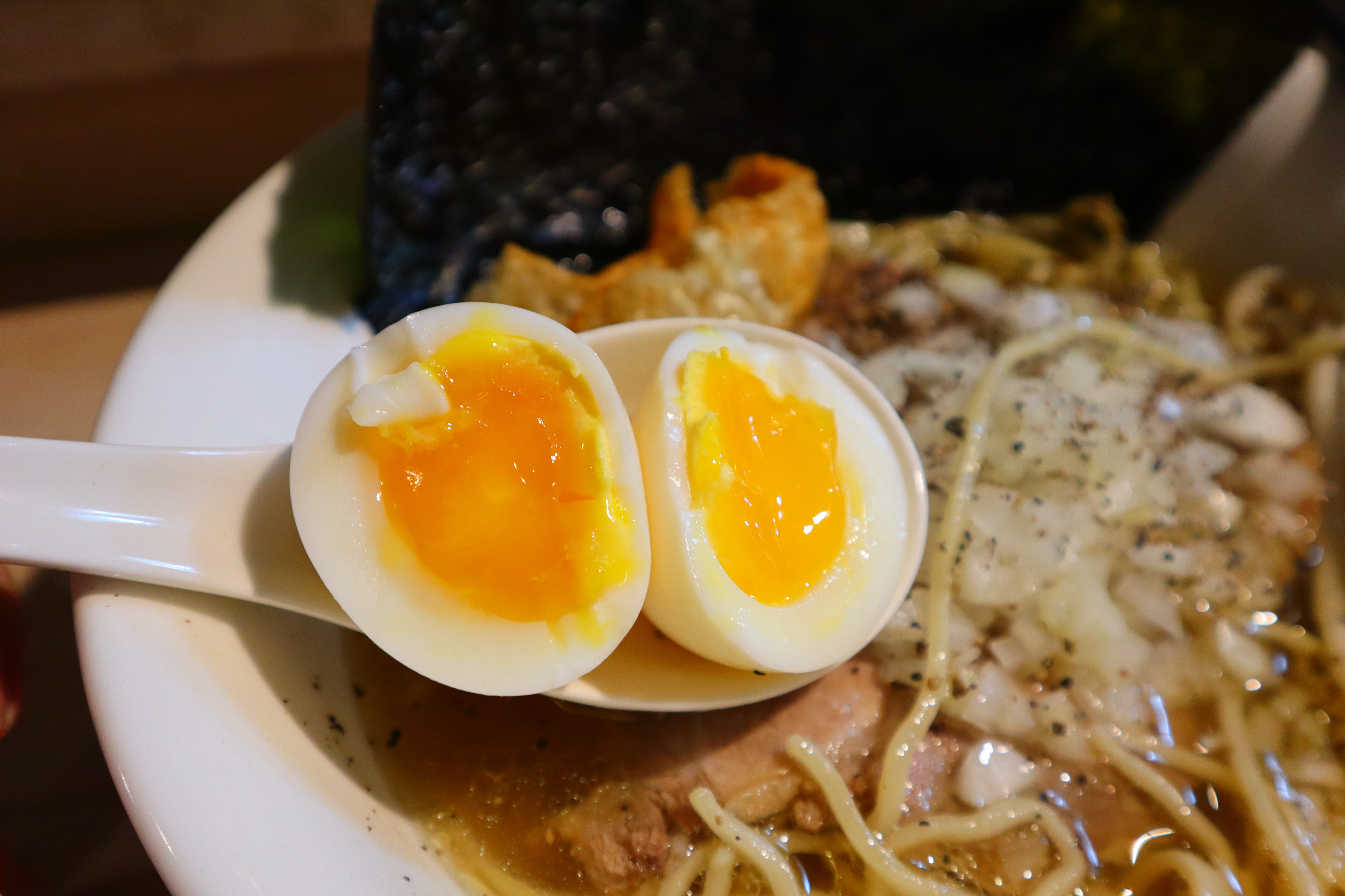 (新北板橋美食)宋囍拉麵 らーめん， 老闆有點像是鄰家大哥型
