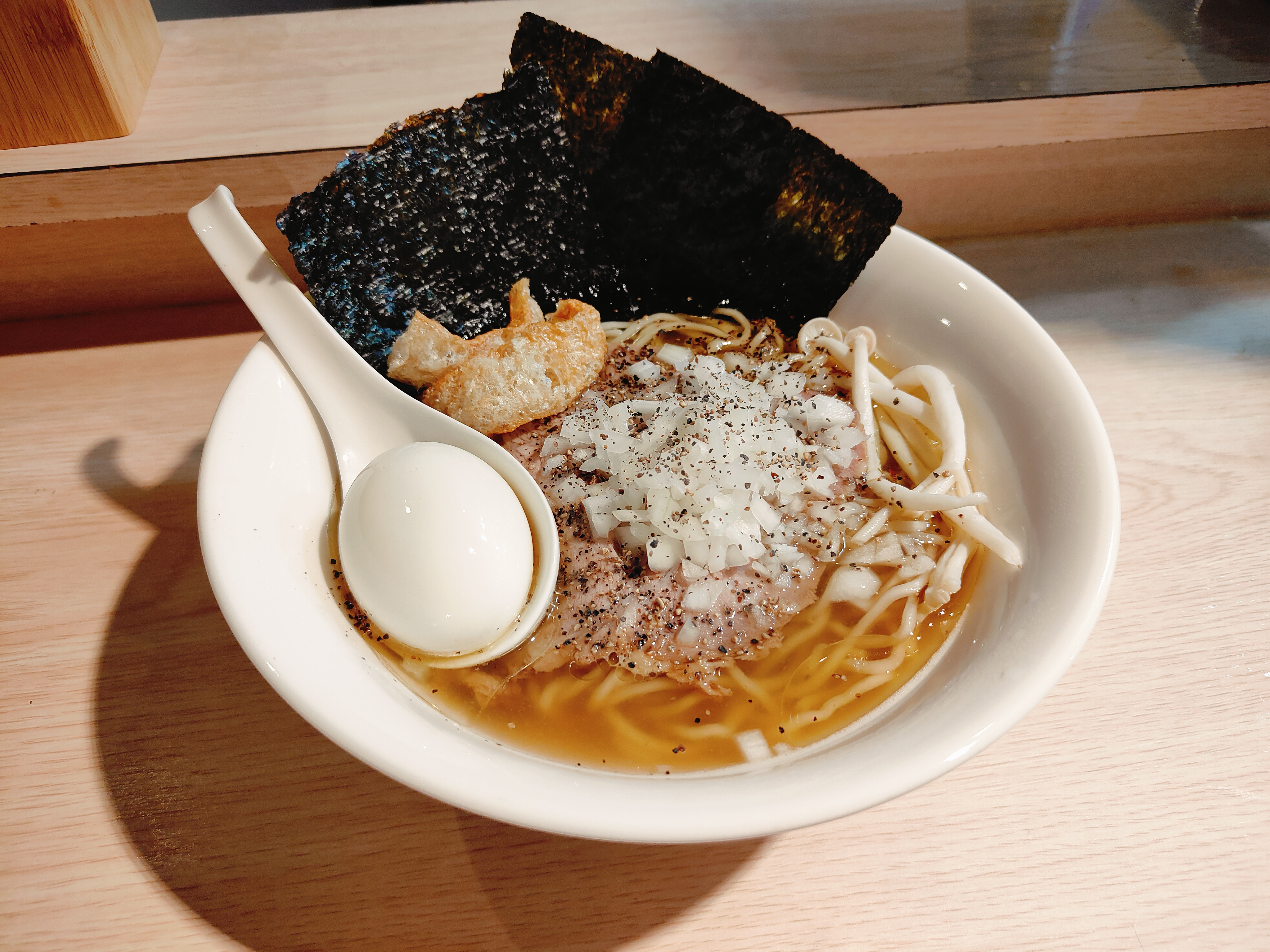 (新北板橋美食)宋囍拉麵 らーめん， 老闆有點像是鄰家大哥型