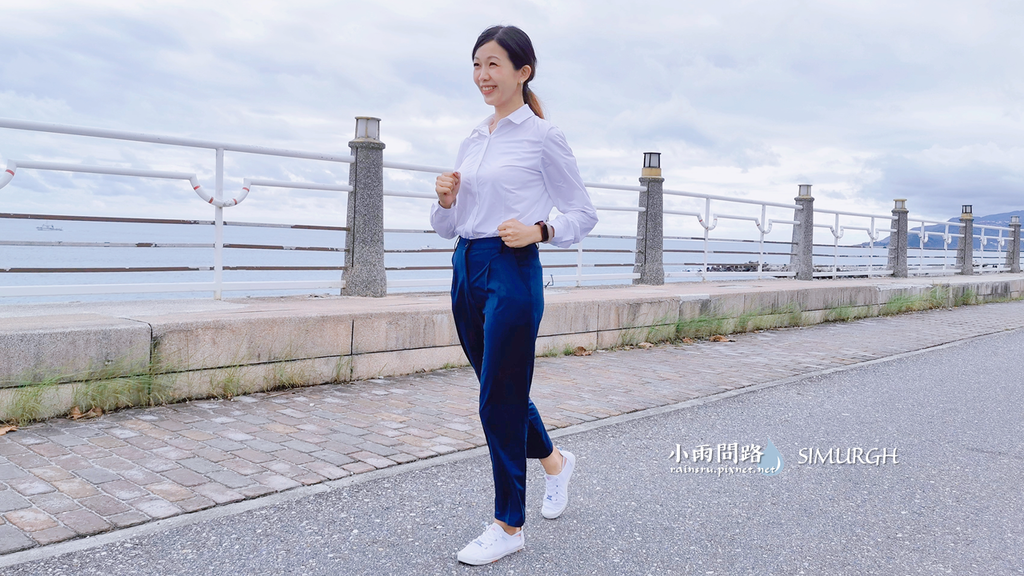 職場穿搭推薦｜SIMURGH Sù-Si舒仕裝｜暗門襟款襯衫、正裝長褲｜比想像更舒適的正式場合穿搭_小雨問路 (14).PNG