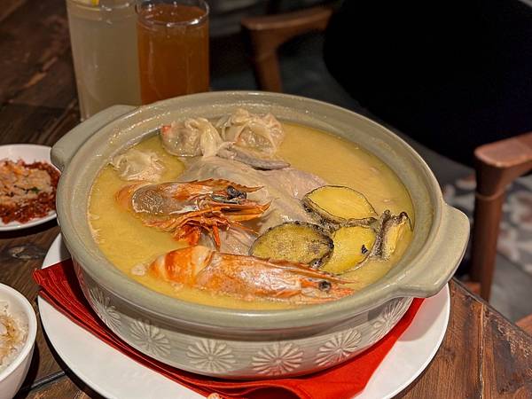 2024好米亞餐酒館 全新菜單｜極品濃郁鮑魚干貝雞湯 整隻肥